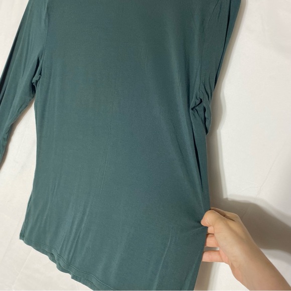 RW&CO. Green Fitted Long Sleeve Mock Neck Blouse M - Picture 9 of 15